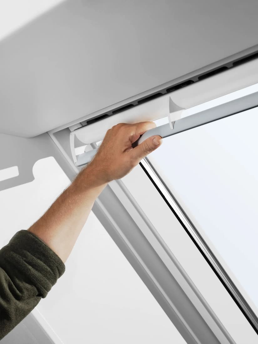 VELUX tuimelvenster ventilatieklep en bediening, detail