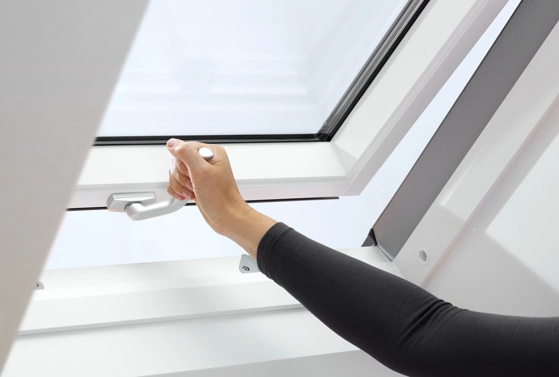 VELUX GPU uitzettuimelvenster, detail van de bedieningshendel