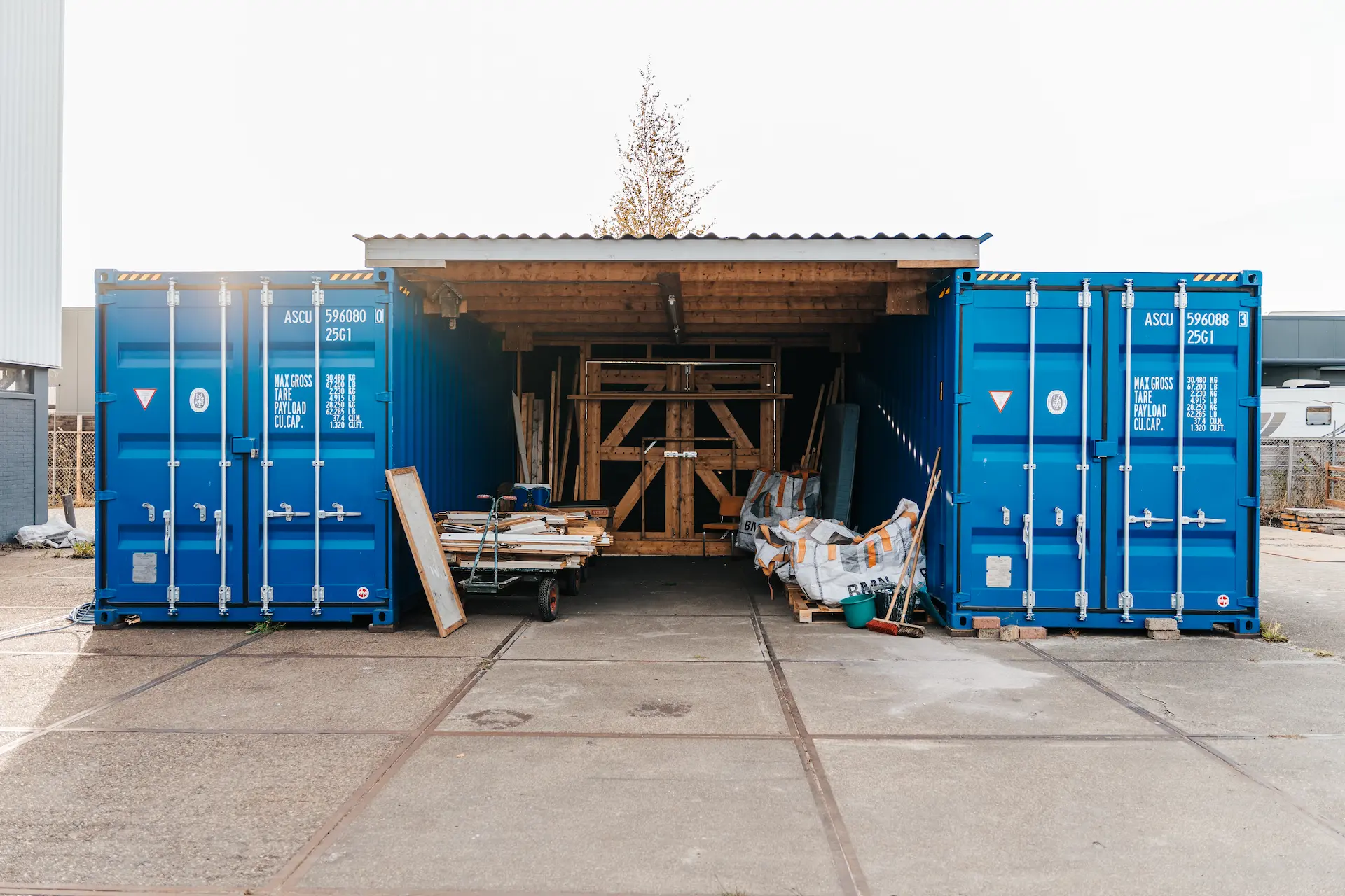 Overzicht van het recyclingterrein aan de Duinkerkstraat