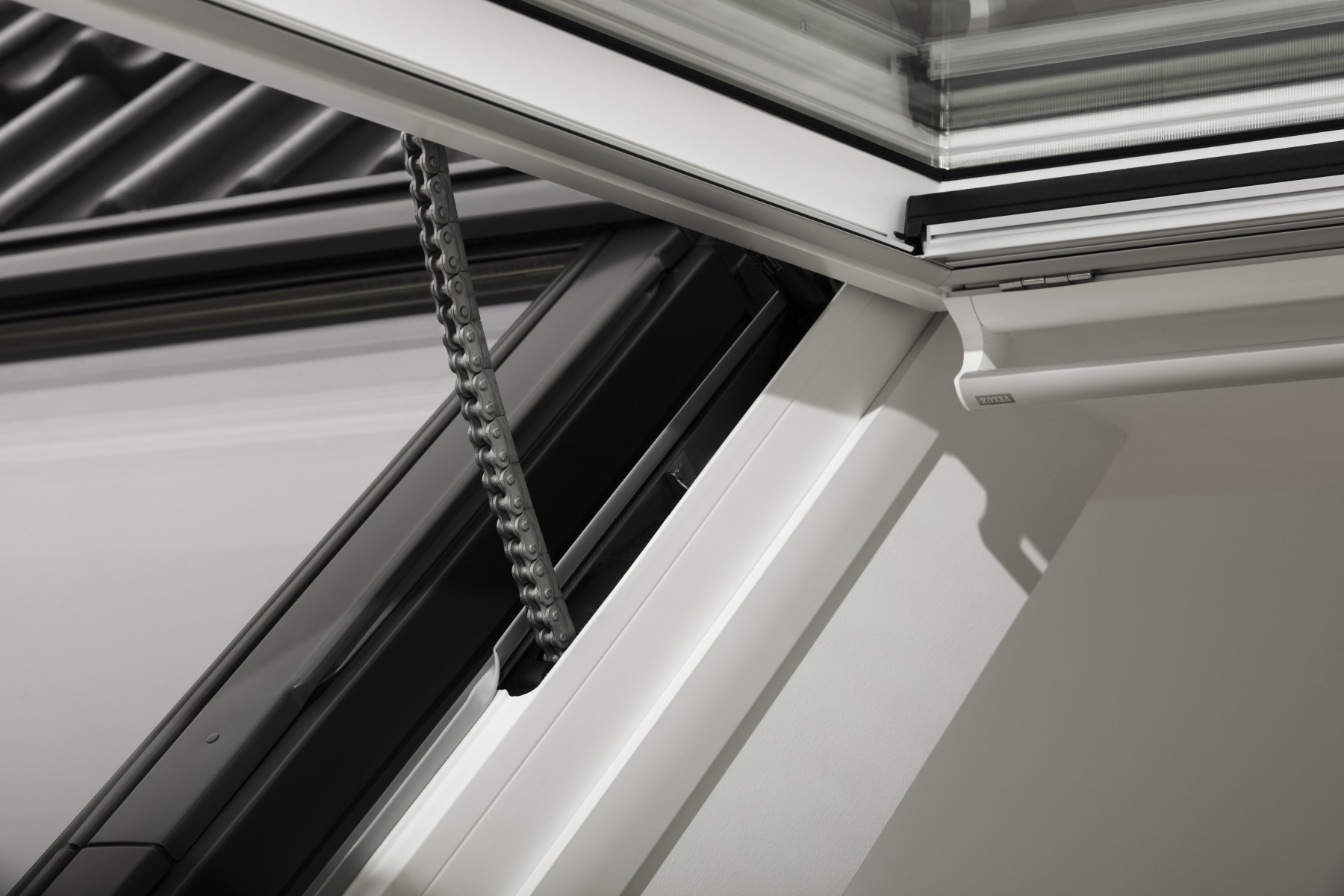 VELUX uitzettuimelvenster, scharnierdetail schoonmaakstand
